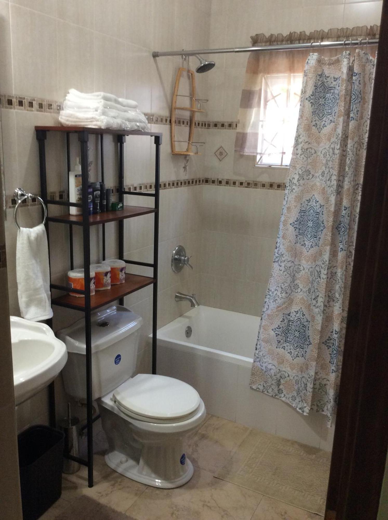 Le Quad - One Bedroom & Studio Apt - Private, Spacious & Secured 金斯敦 外观 照片